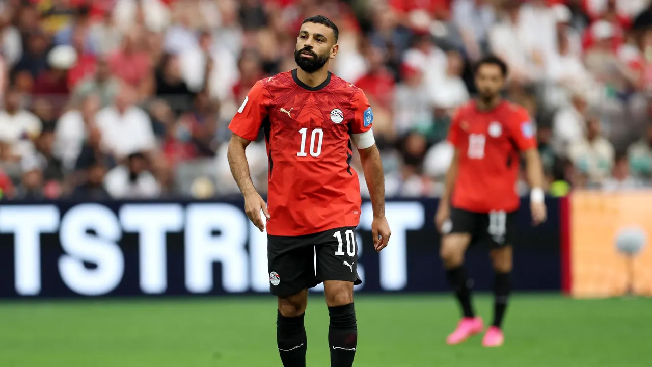 حسم وجهته قبل المونديال.. محمد صلاح يصدم الدوري السعودي بعد عرض الهلال